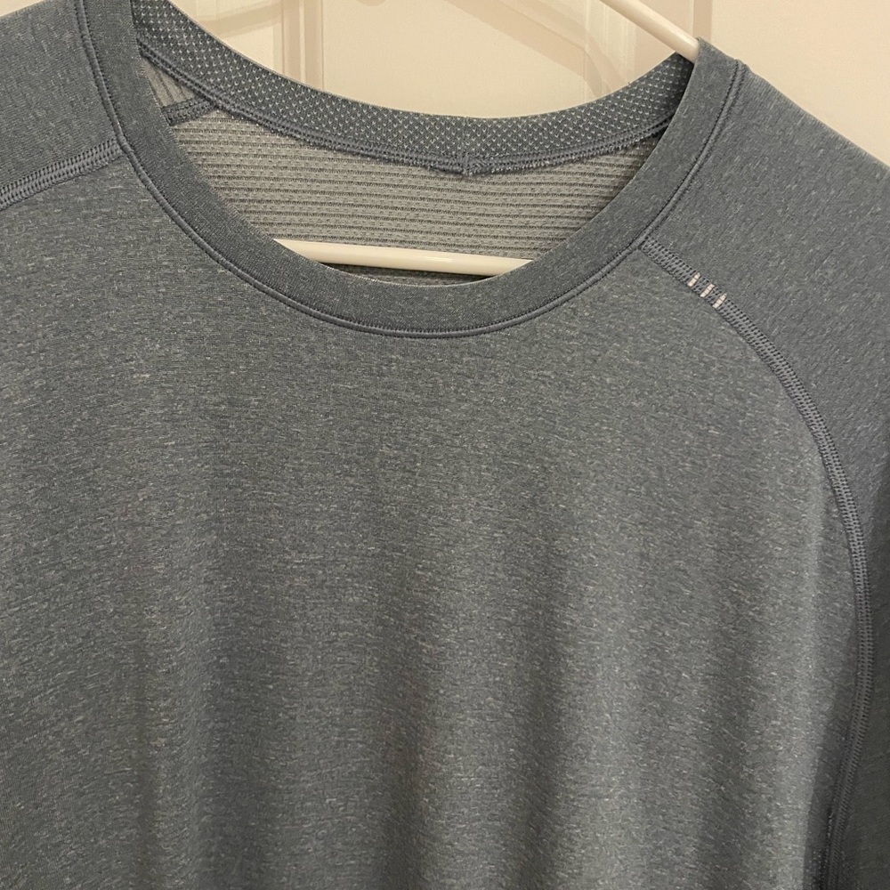Lululemon Set of Two Blue T-Shirts Men’s XL - Picture 10 of 13